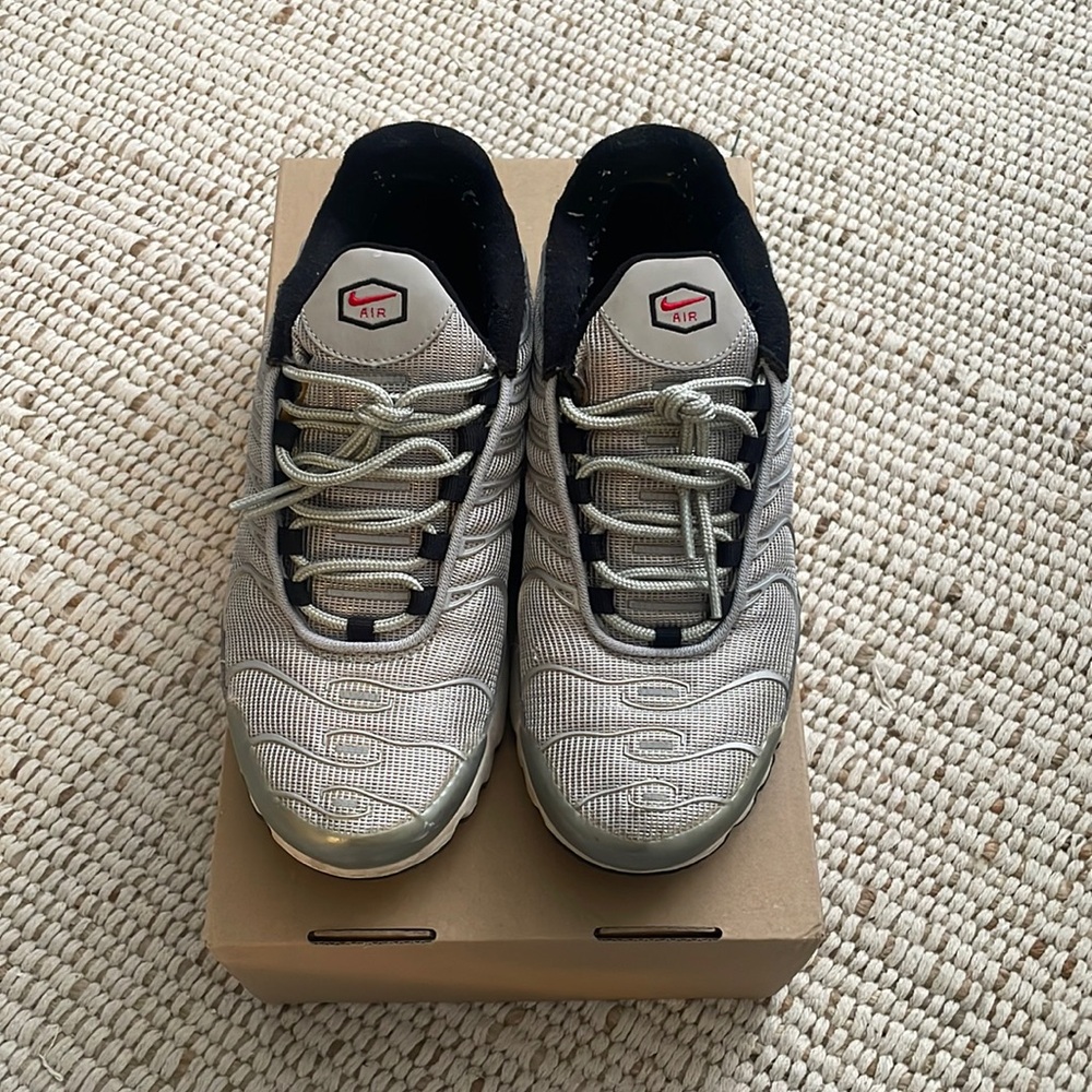 Used Nike Tn Air big kids Size 6Y